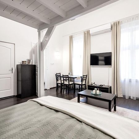 Charming Downtown Hideaway Steps From New York Cafe! Budapeste Exterior foto