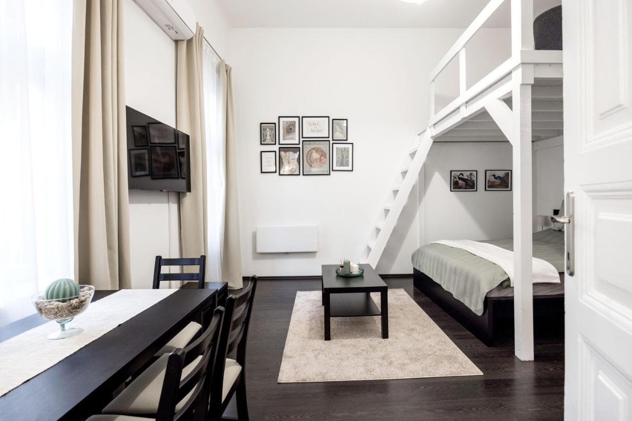Charming Downtown Hideaway Steps From New York Cafe! Budapeste Exterior foto