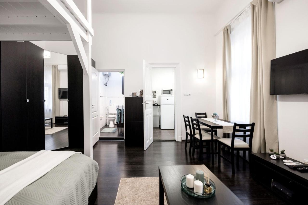 Charming Downtown Hideaway Steps From New York Cafe! Budapeste Exterior foto