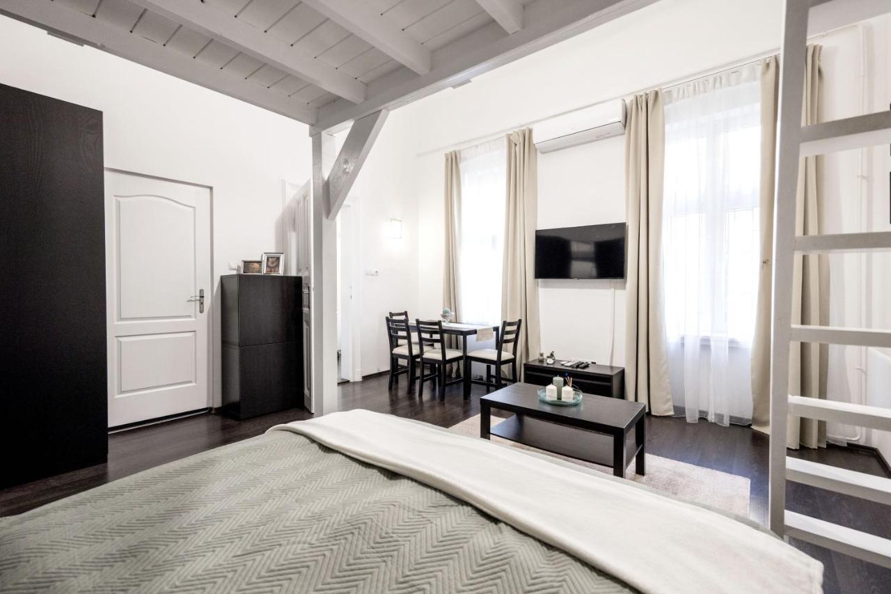 Charming Downtown Hideaway Steps From New York Cafe! Budapeste Exterior foto