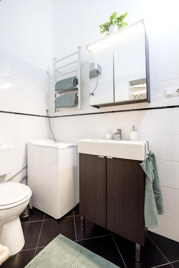 Charming Downtown Hideaway Steps From New York Cafe! Budapeste Exterior foto